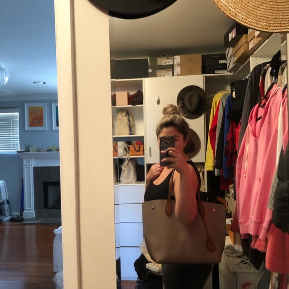 ⚜️Gorgeous Louis Vuitton Shoulder Lockme Tote ⚜️ - Picture 8 of 8